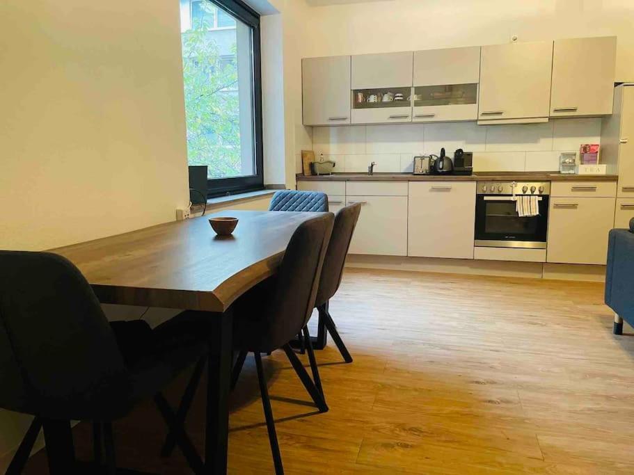 Zentrale Wohnung Direkt Am Hauptbahnhof - Bismarck Dusseldorf Bagian luar foto