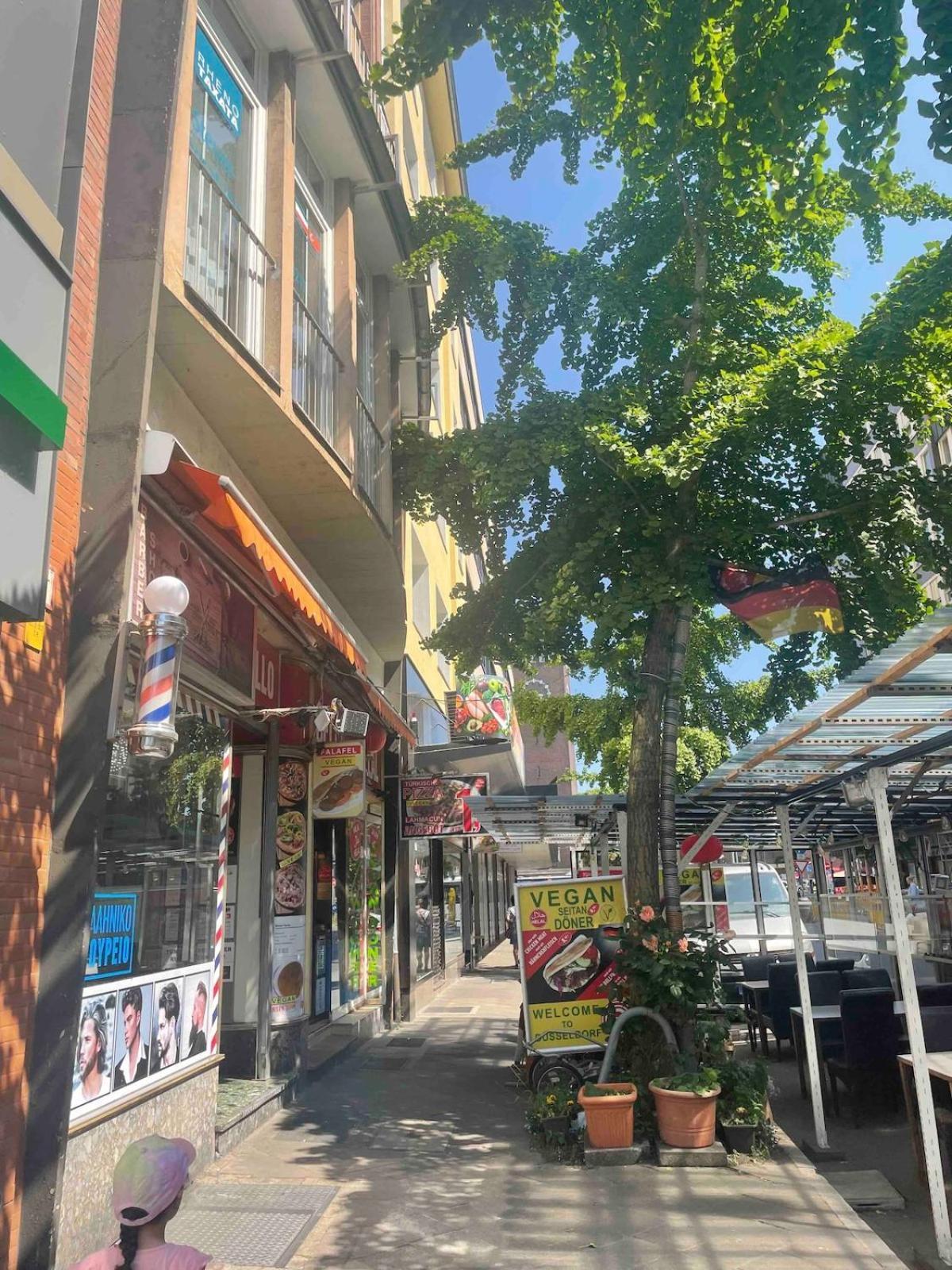 Zentrale Wohnung Direkt Am Hauptbahnhof - Bismarck Dusseldorf Bagian luar foto