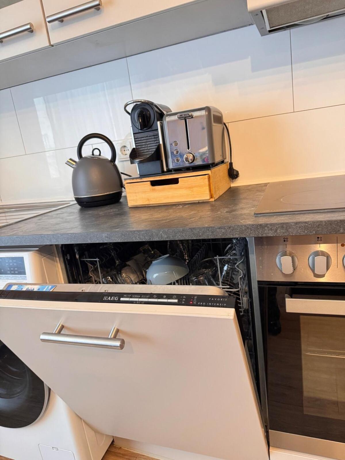 Zentrale Wohnung Direkt Am Hauptbahnhof - Bismarck Dusseldorf Bagian luar foto